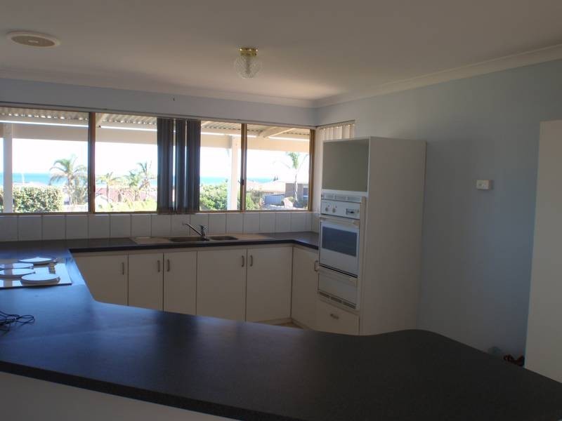 1 EAKINS CRESCENT, Wandina WA 6530