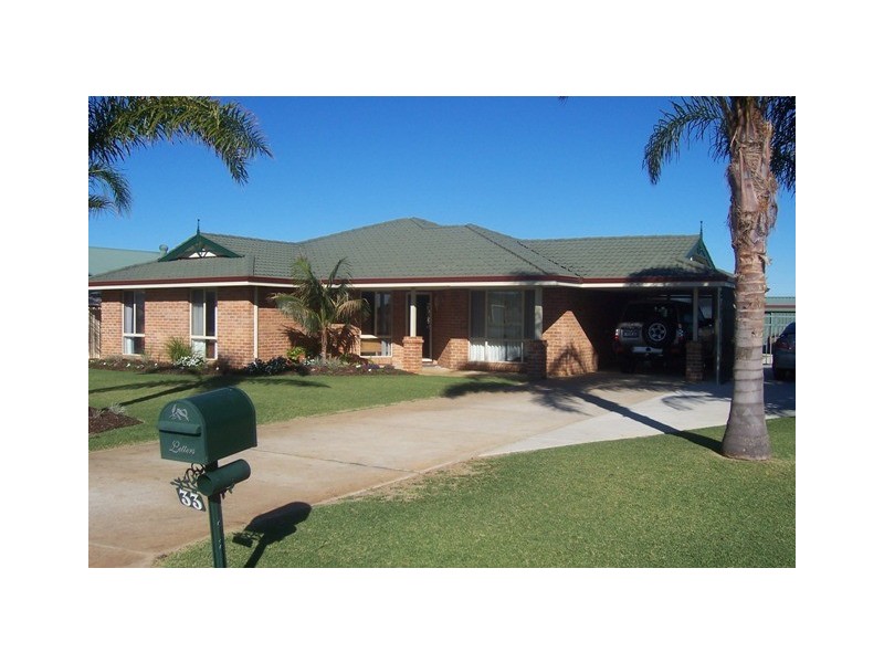 33 Weeloo Road, Waggrakine WA 6530