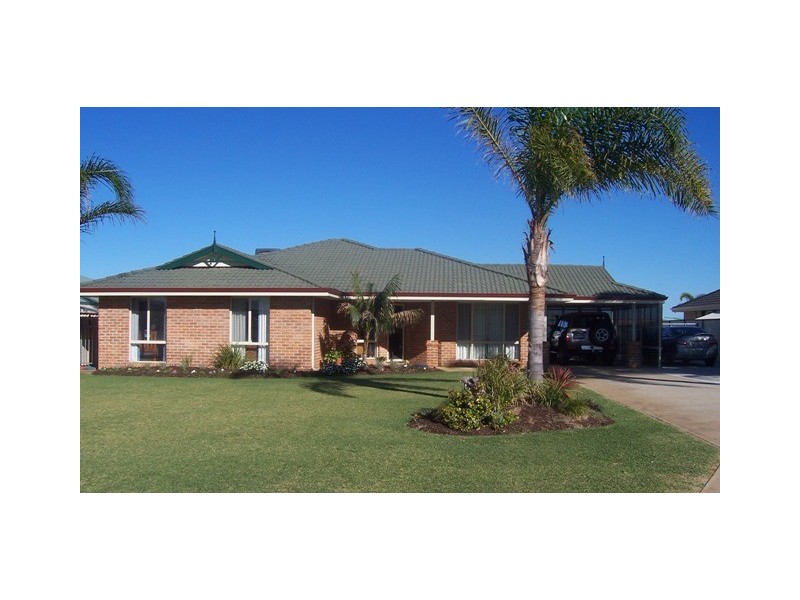 33 Weeloo Road, Waggrakine WA 6530