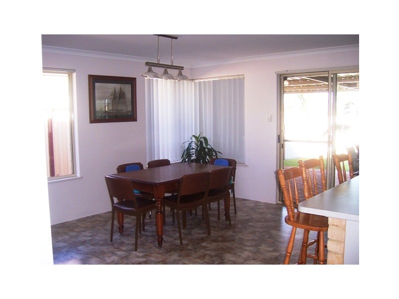 33 Weeloo Road, Waggrakine WA 6530