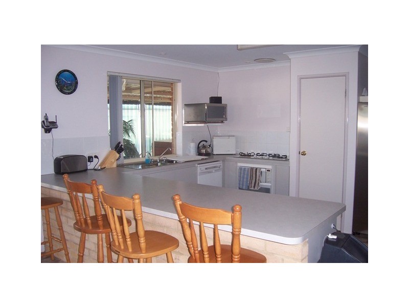 33 Weeloo Road, Waggrakine WA 6530