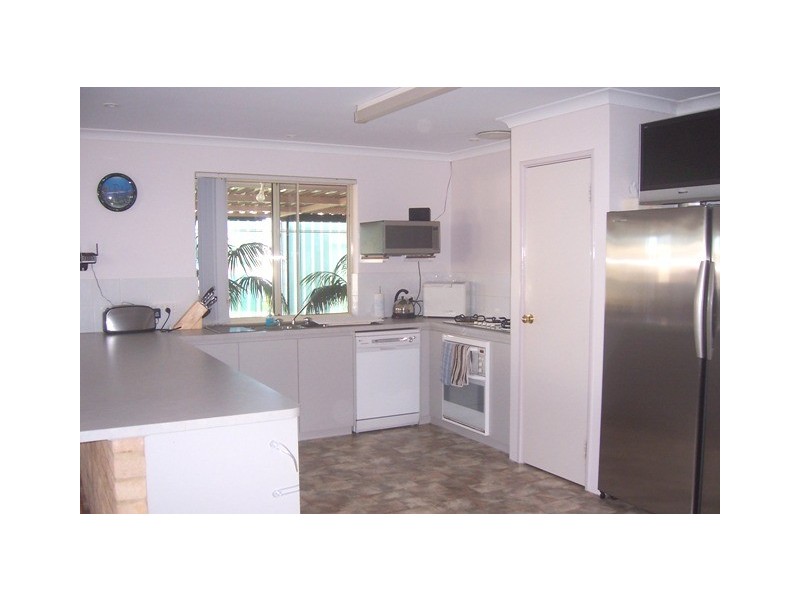 33 Weeloo Road, Waggrakine WA 6530