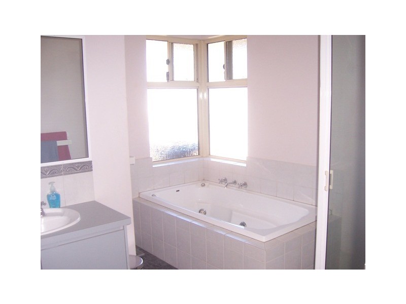 33 Weeloo Road, Waggrakine WA 6530