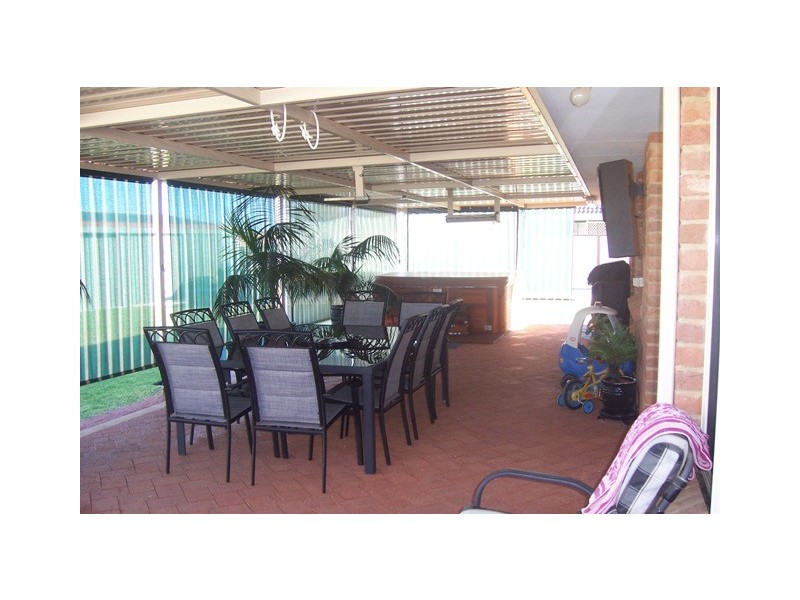 33 Weeloo Road, Waggrakine WA 6530