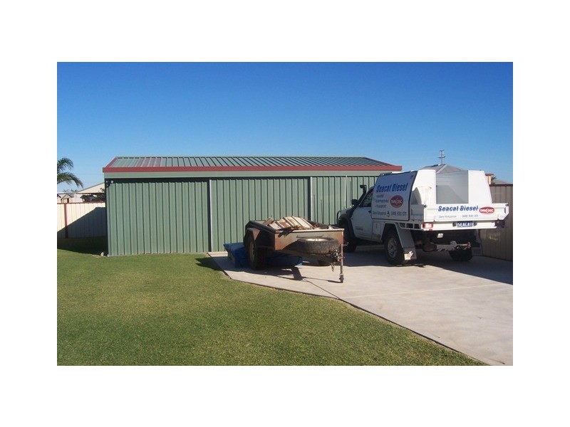 33 Weeloo Road, Waggrakine WA 6530