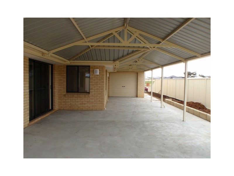 10 Topsail Street, Drummond Cove WA 6532