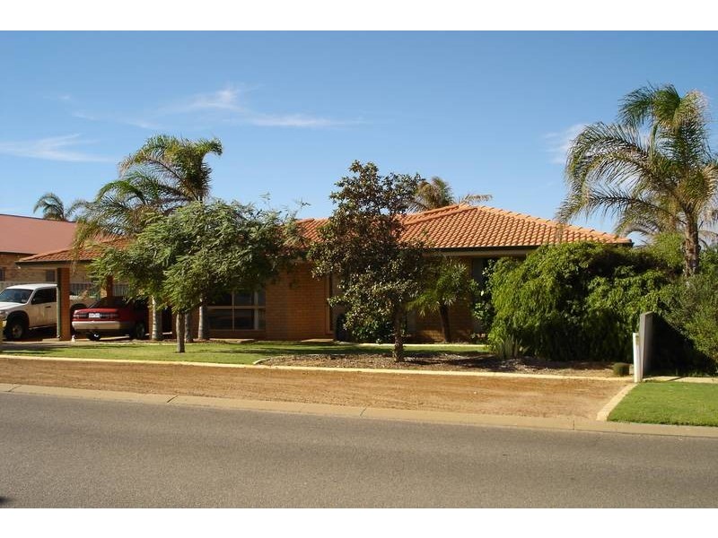 18 Hillview Drive, Drummond Cove WA 6532