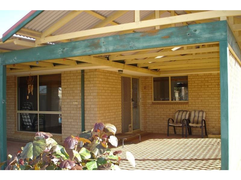 18 Hillview Drive, Drummond Cove WA 6532