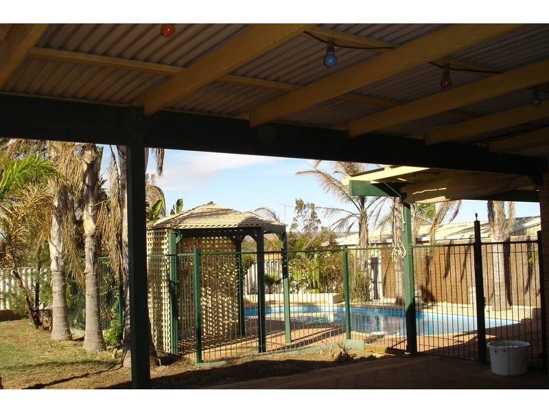 18 Hillview Drive, Drummond Cove WA 6532