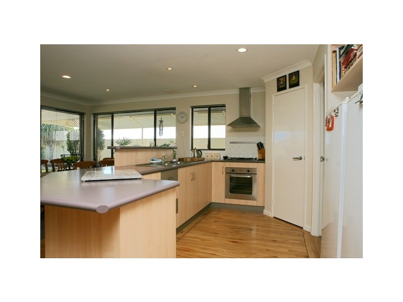 8 Archdale Rise, Wandina WA 6530