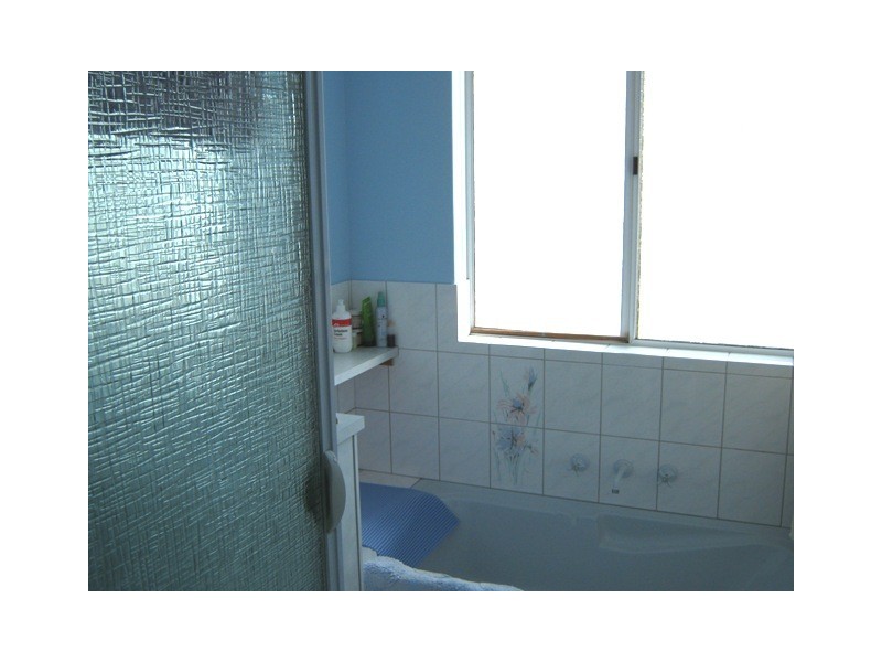 4 Simon Drive, Karloo WA 6530