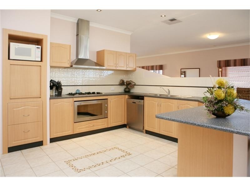 11 Basile Court, Wandina WA 6530