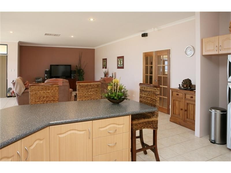 11 Basile Court, Wandina WA 6530