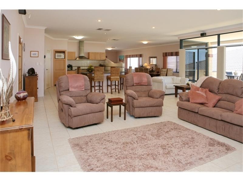 11 Basile Court, Wandina WA 6530