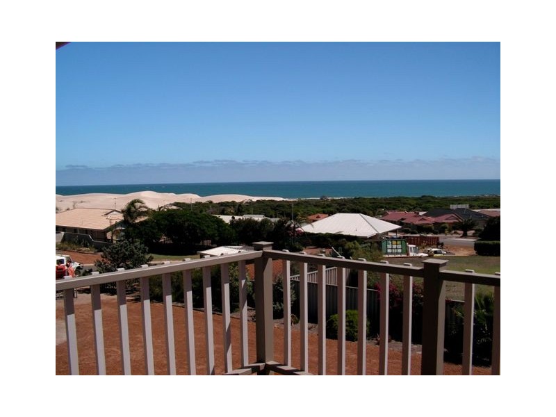 3 Eakins Crescent, Wandina WA 6530