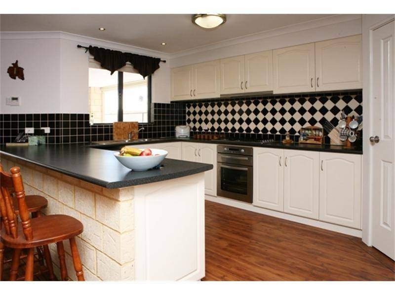 18 Dove Place, Wandina WA 6530