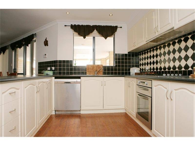 18 Dove Place, Wandina WA 6530