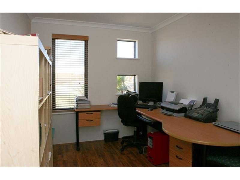 18 Dove Place, Wandina WA 6530