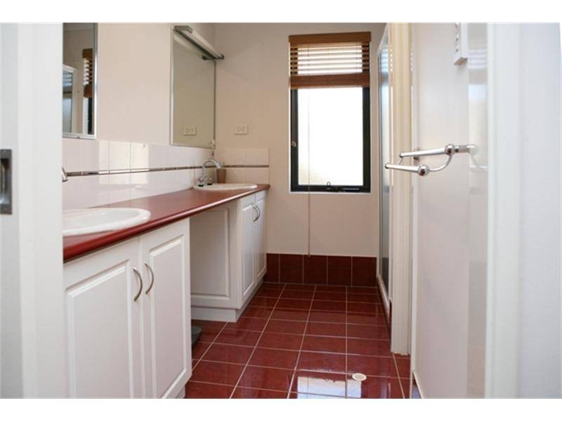 18 Dove Place, Wandina WA 6530