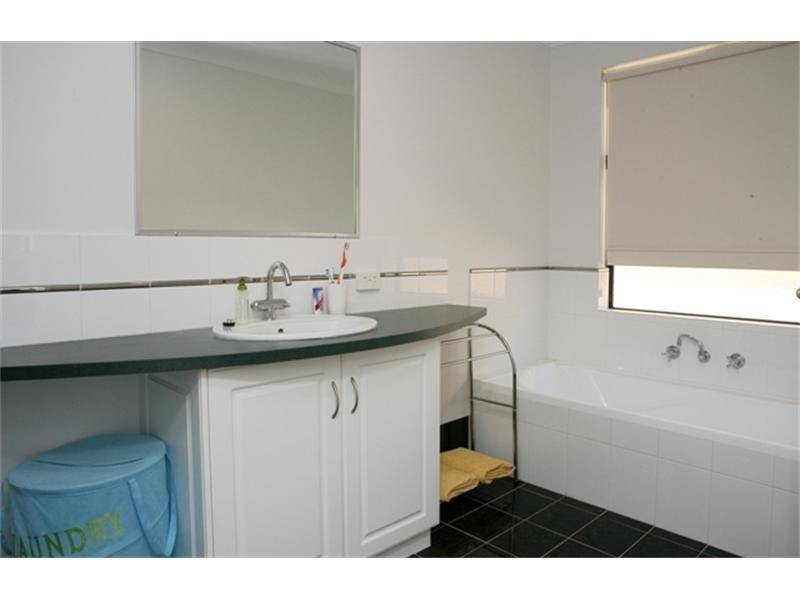 18 Dove Place, Wandina WA 6530