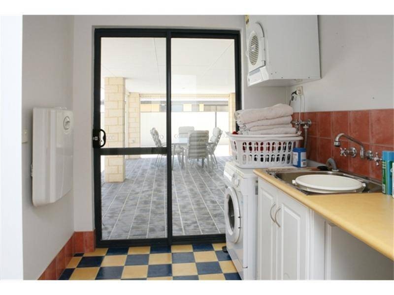 18 Dove Place, Wandina WA 6530