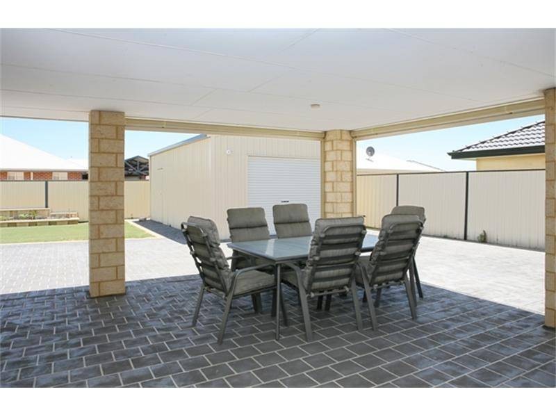18 Dove Place, Wandina WA 6530