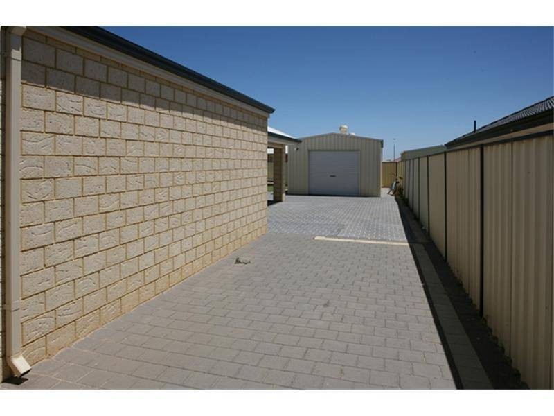 18 Dove Place, Wandina WA 6530