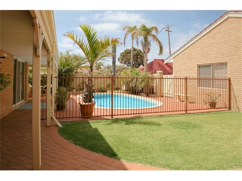 11 Blackburn Crescent, Tarcoola Beach WA 6530