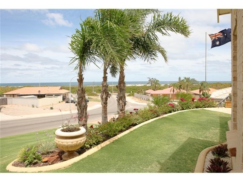 5 Bellimos Drive, Wandina WA 6530