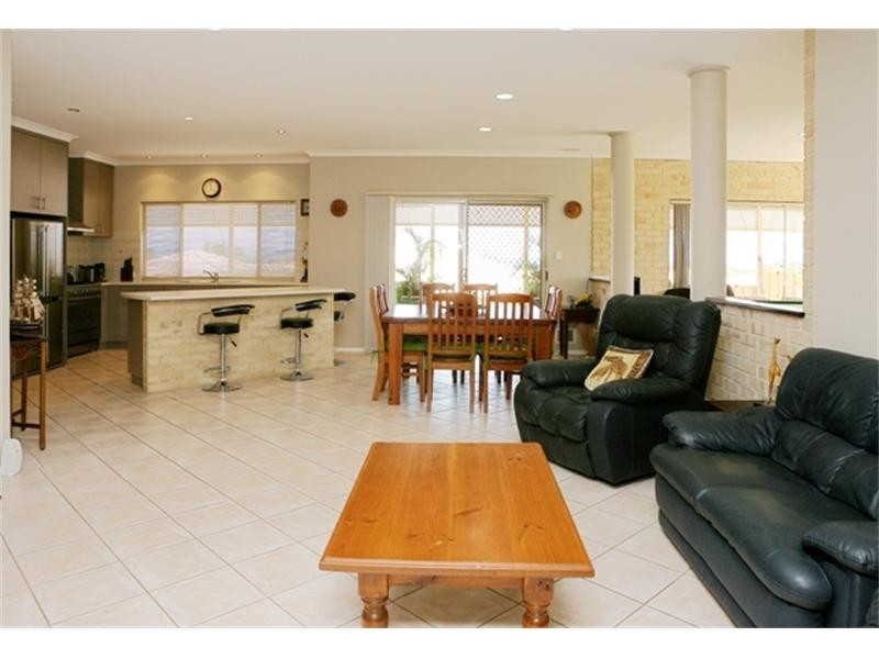 5 Bellimos Drive, Wandina WA 6530