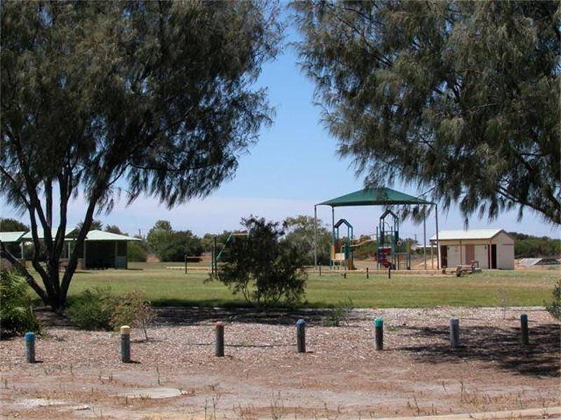 63 Kultown Drive, Waggrakine WA 6530