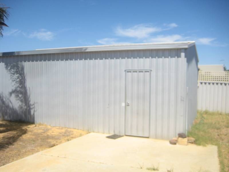 33 Kultown Drive, Waggrakine WA 6530