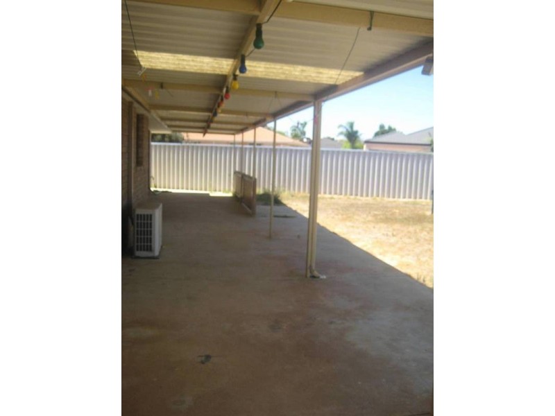 33 Kultown Drive, Waggrakine WA 6530