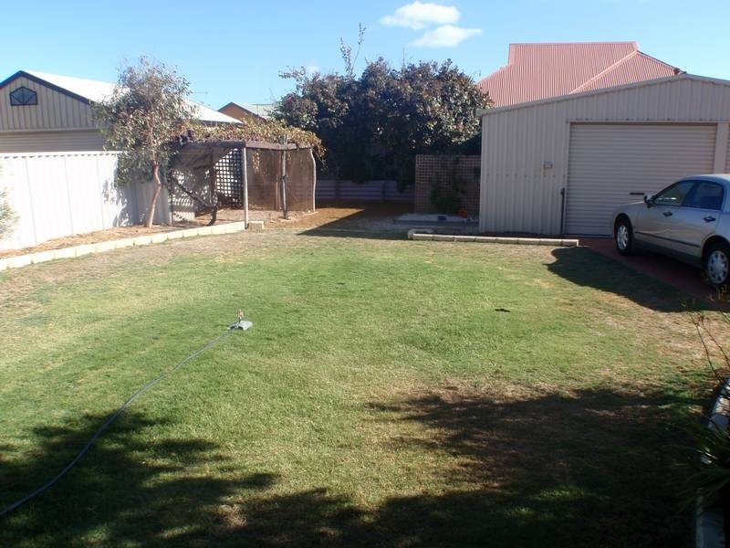 39 Whitfield Street, Beachlands WA 6530