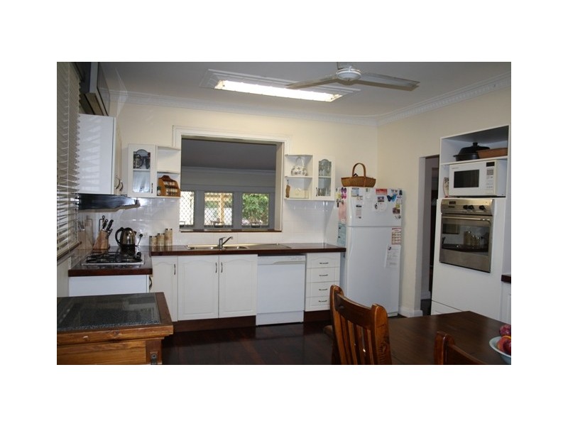 247 Third Street, Wonthella WA 6530