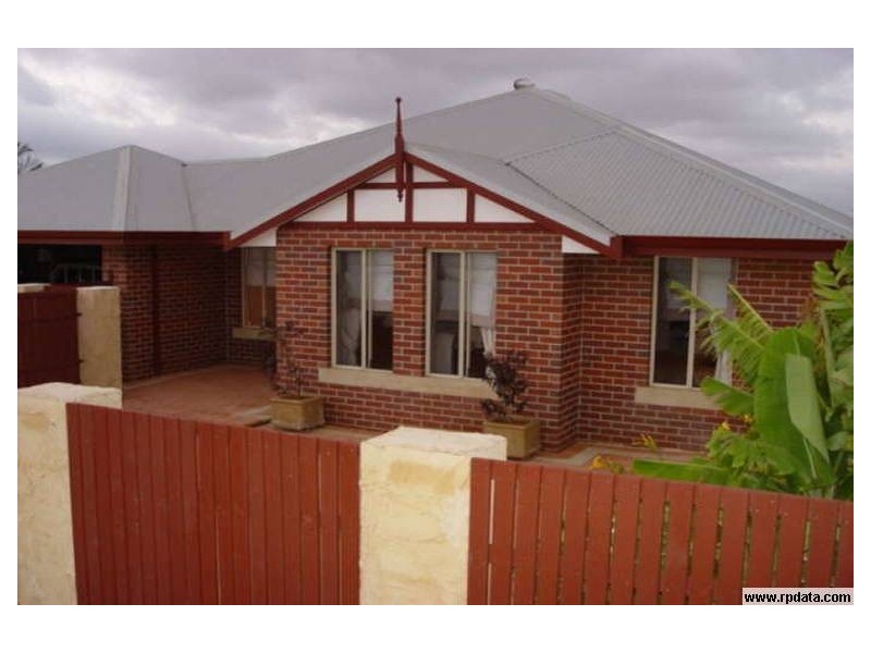 10 Weeloo Street, Waggrakine WA 6530