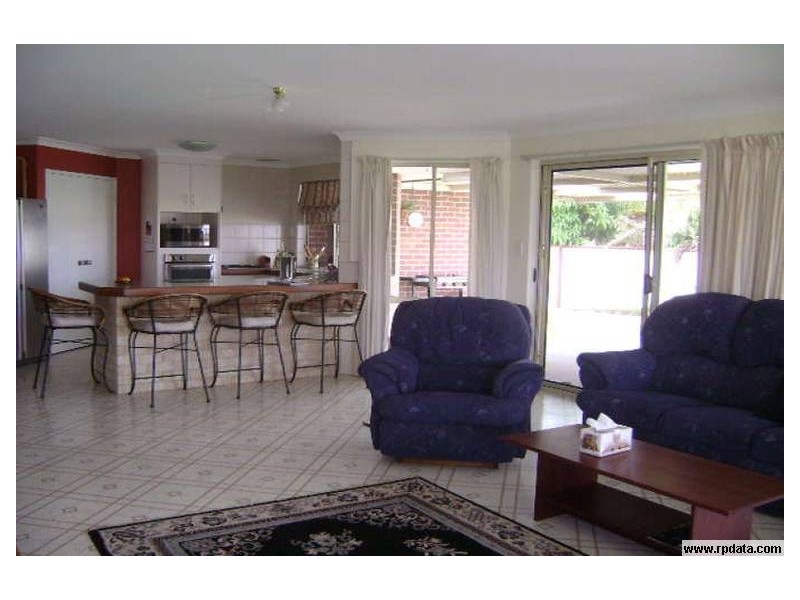 10 Weeloo Street, Waggrakine WA 6530