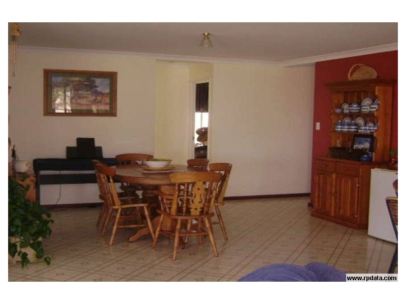 10 Weeloo Street, Waggrakine WA 6530