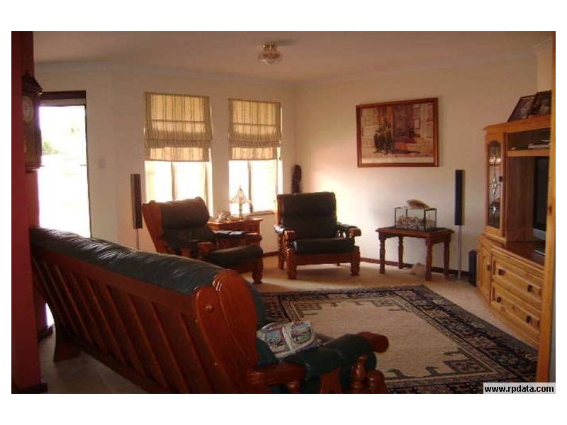 10 Weeloo Street, Waggrakine WA 6530