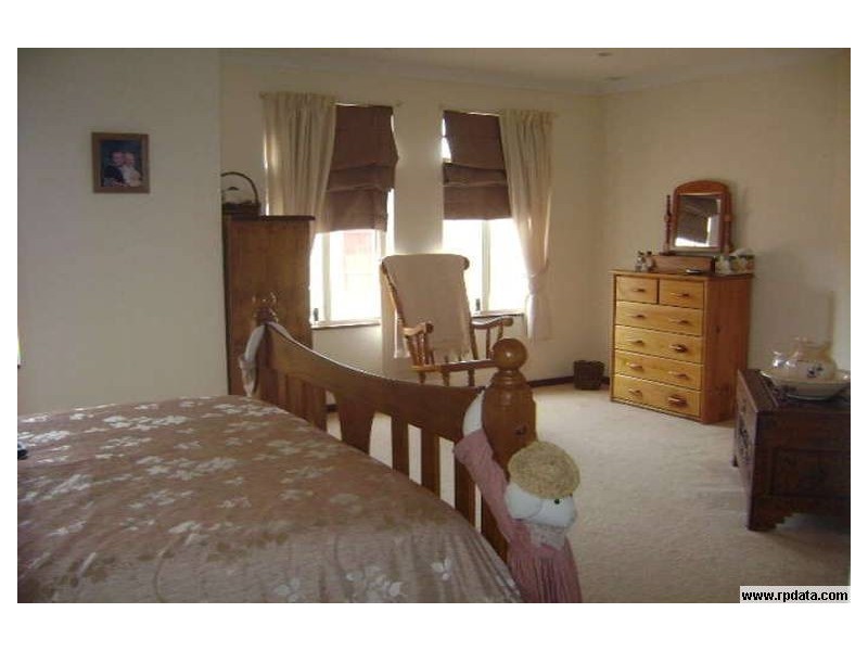 10 Weeloo Street, Waggrakine WA 6530