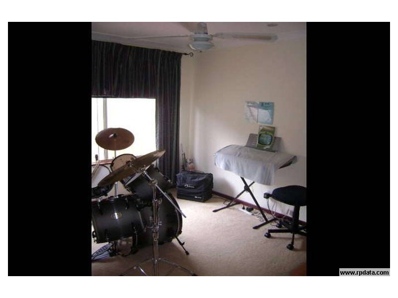 10 Weeloo Street, Waggrakine WA 6530