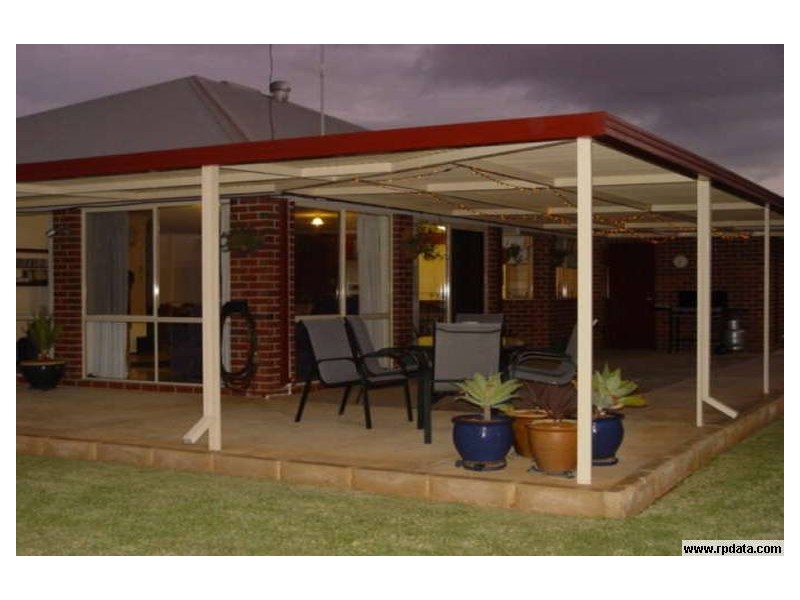 10 Weeloo Street, Waggrakine WA 6530