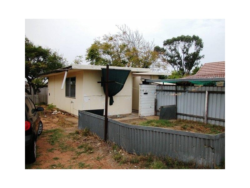 243 Third Street, Wonthella WA 6530