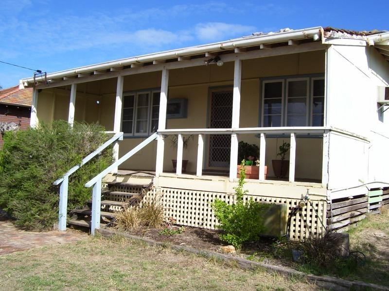 213 Evans Street, Beachlands WA 6530