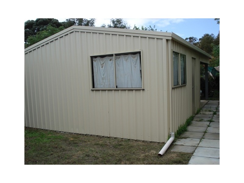 12 Beattie Road, Waggrakine WA 6530