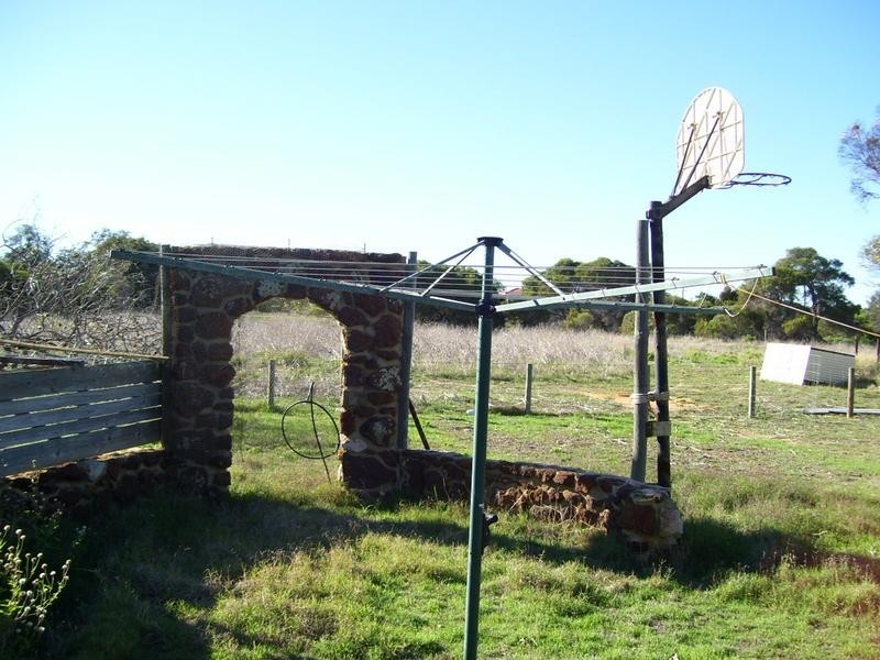 37 Constantine Road, Waggrakine WA 6530