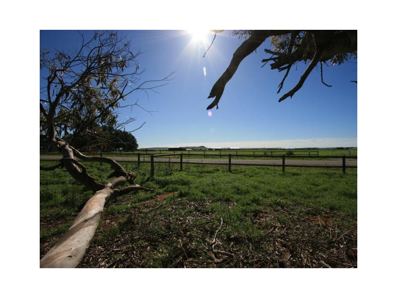 284 Sadler Way, Deepdale WA 6532