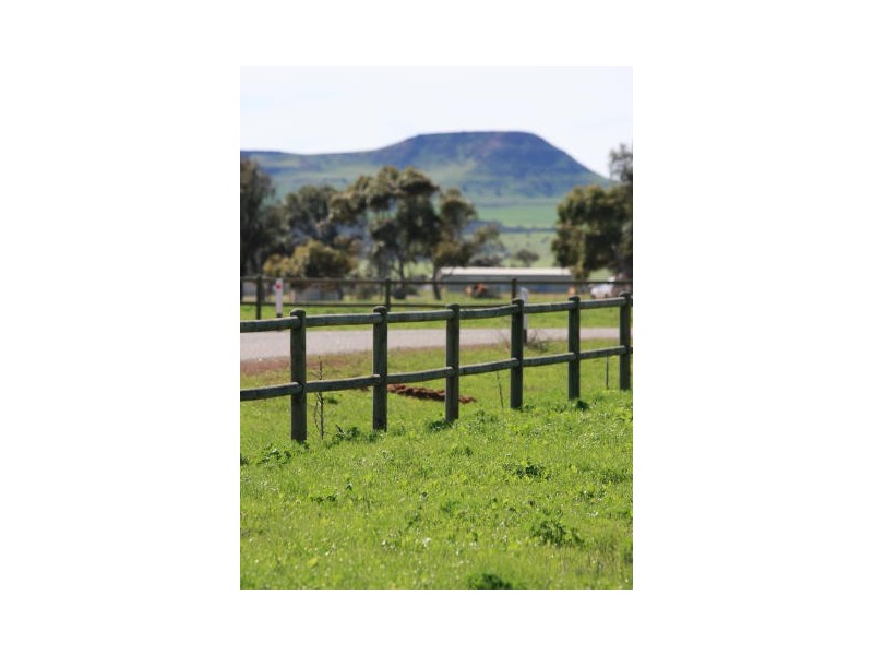 284 Sadler Way, Deepdale WA 6532