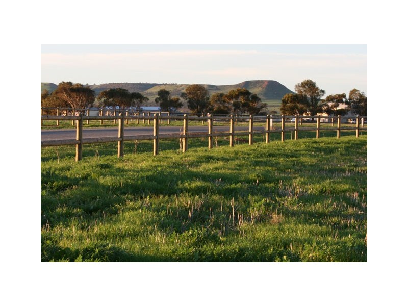 283 Sadler Way, Deepdale WA 6532