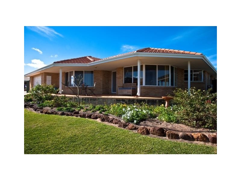 15 Smugglers Pass, Drummond Cove WA 6532